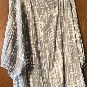 Torrid Gray and White Pleated Top